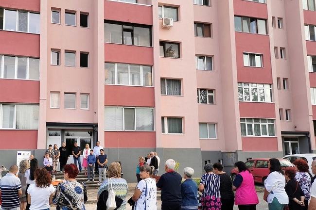 Осем многофамилни жилищни сгради санирани със средства от Европейския съюз
