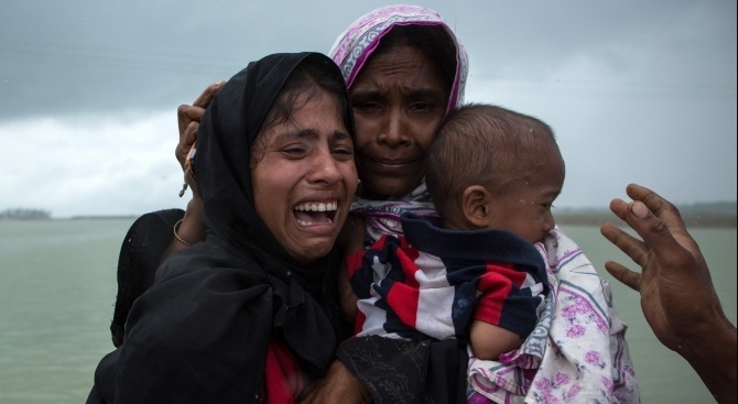 Лодка с мигранти потъна край егейския бряг на Турция като