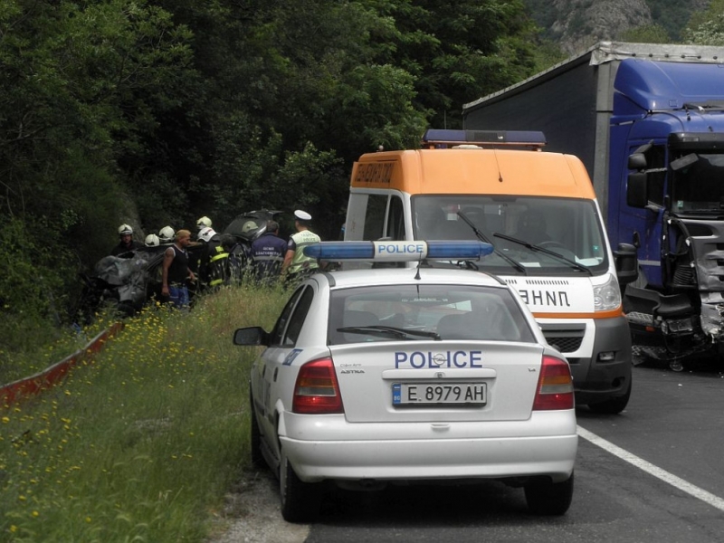 Четирима души пострадаха при зверската катастрофа на прохода Петрохан съобщиха