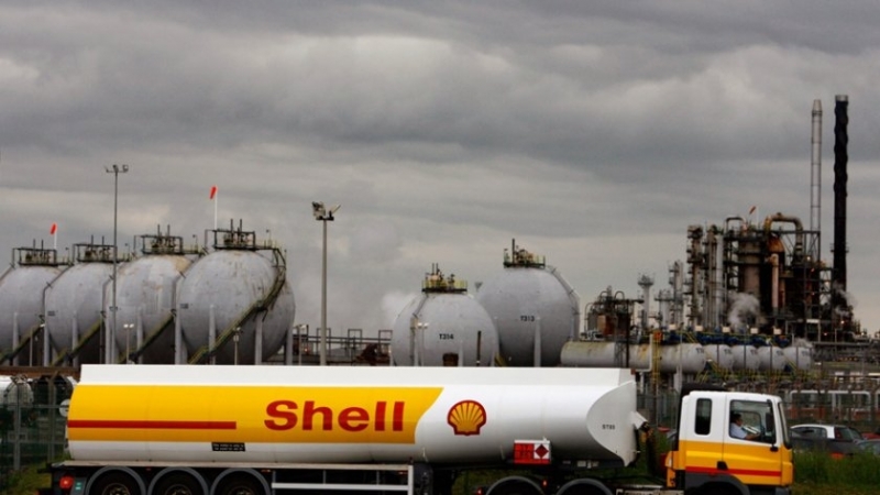 Енергийният гигант Шел Shell Plc започна да изтегля персонал от