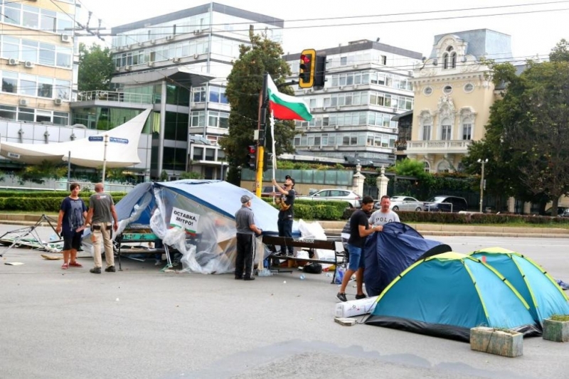 Мощна буря със силен вятър се разрази над София Вали