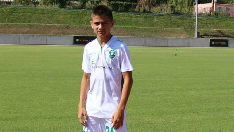 13 годишният мездренчанин Иван Аспарухов от миналото лято е футболист