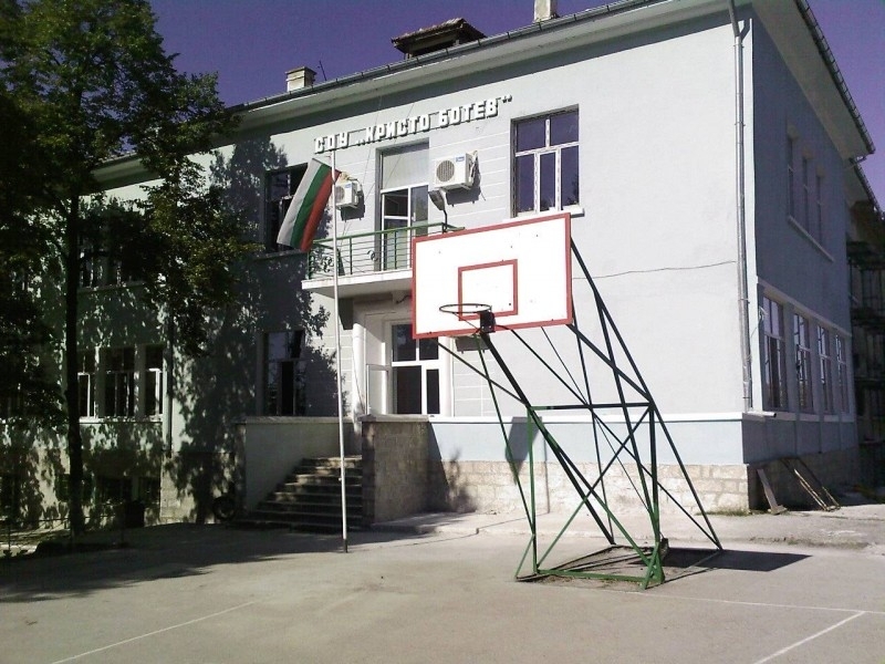 На пълни обороти тече ремонтът на СУ Христо Ботев в