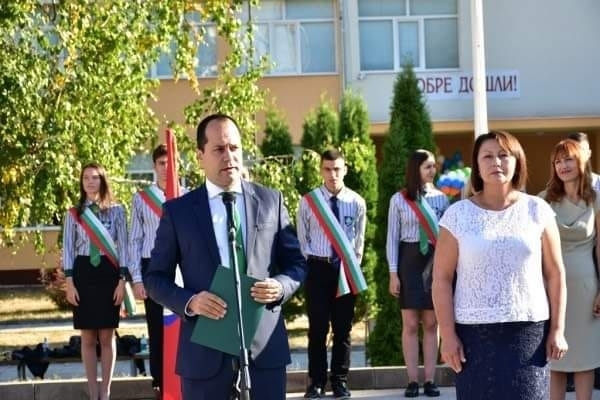 Кметът Калин Каменов поздрави децата на Враца по случай първия