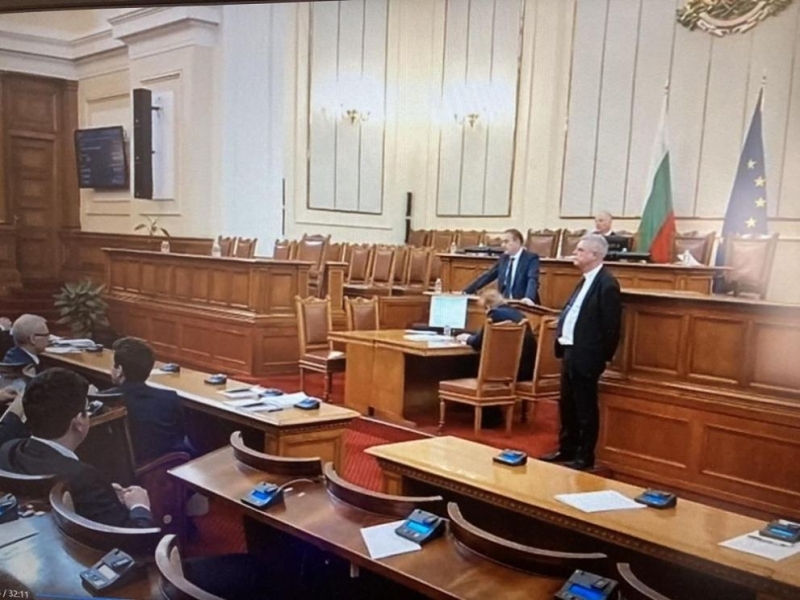 Скандал с класифицирана информация в залата на Народното събрание Депутати