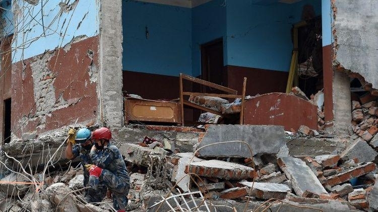 Броят на загиналите при силното земетресение което удари Папуа Нова