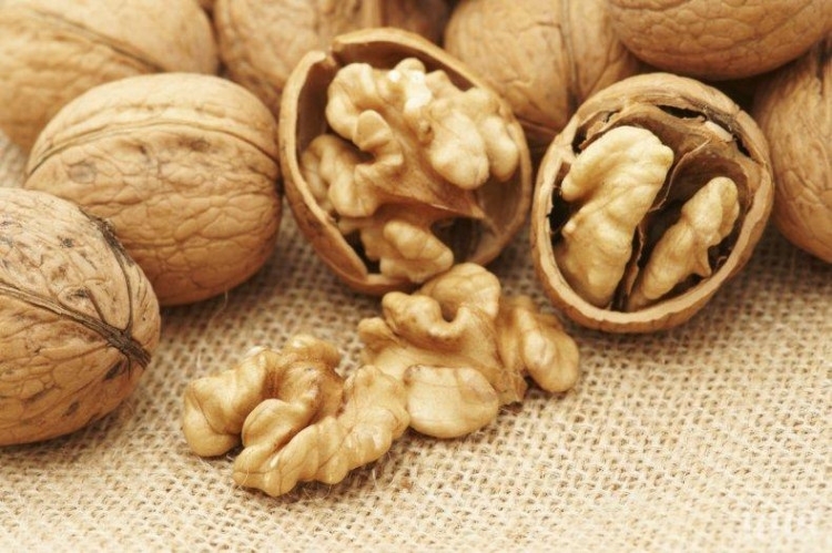 Всеизвестен факт е че орехите са много полезни за здравето