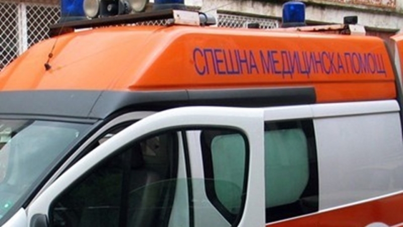 Пиян шофьор на линейка е катастрофирал вчера след обяд в