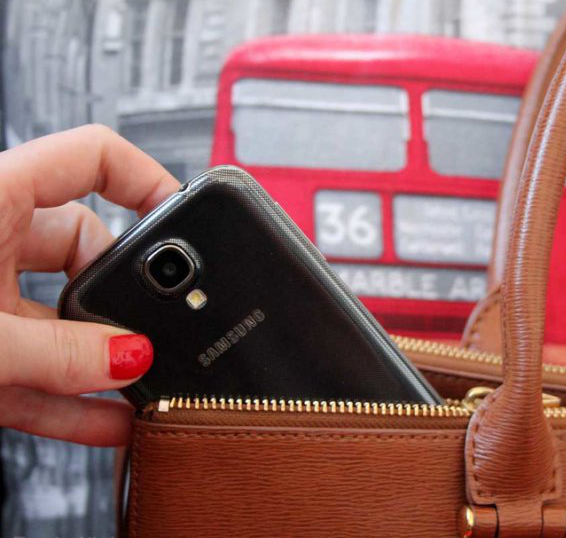 Тийнейджърка от Роман е откраднала и изтъргувала телефон съобщиха от