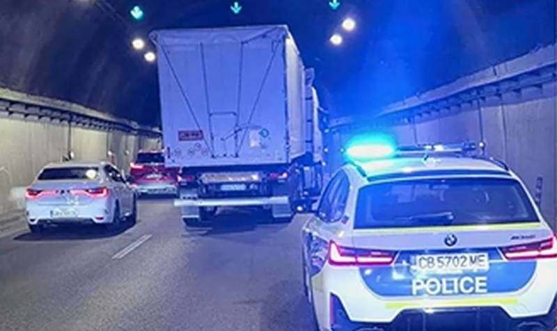 След хаоса, километричната тапа и ареста: Разследват случая с ТИР-а в тунел „Витиня“