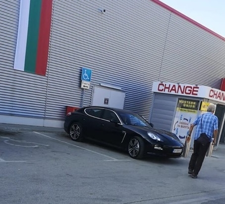 Шофьор на лъскаво Порше възмути видинчани научи BulNews bg Скъпарското возило