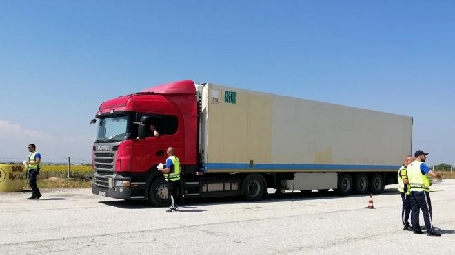 Държавата започва лов на нелегално внесени плодове и зеленчуци