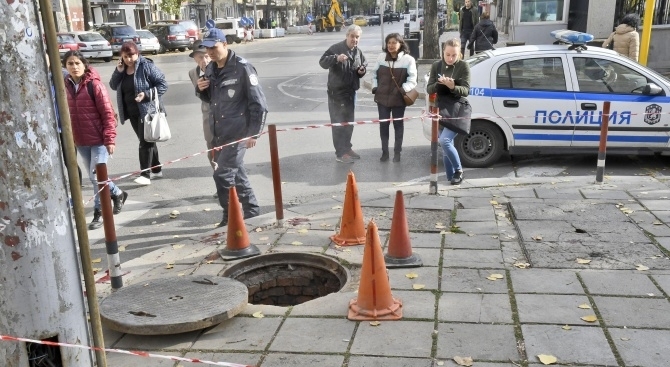 Разсеяна девойка падна в шахта в Лом научи BulNews Инцидентът