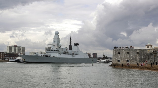 Нов британски военен кораб беше разположен в района на Персийския