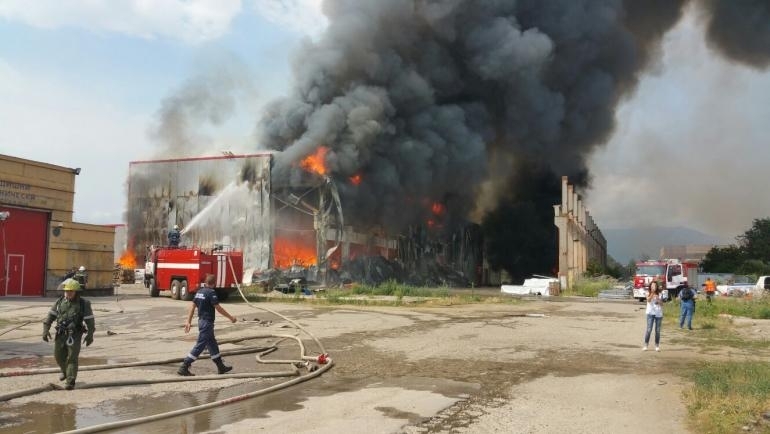 Пожар избухна в склад във Видинско, съобщиха от пресцентъра на