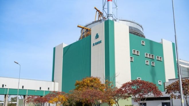 От дни шести блок на АЕЦ Козлодуй работи с намалена