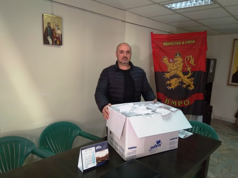 За пример! Народният представител Красимир Богданов дарява маски на нуждаещите се във Врачанско