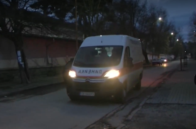 Двегодишно дете беше прободено смъртоносно с нож в Севлиево. Заподозрян