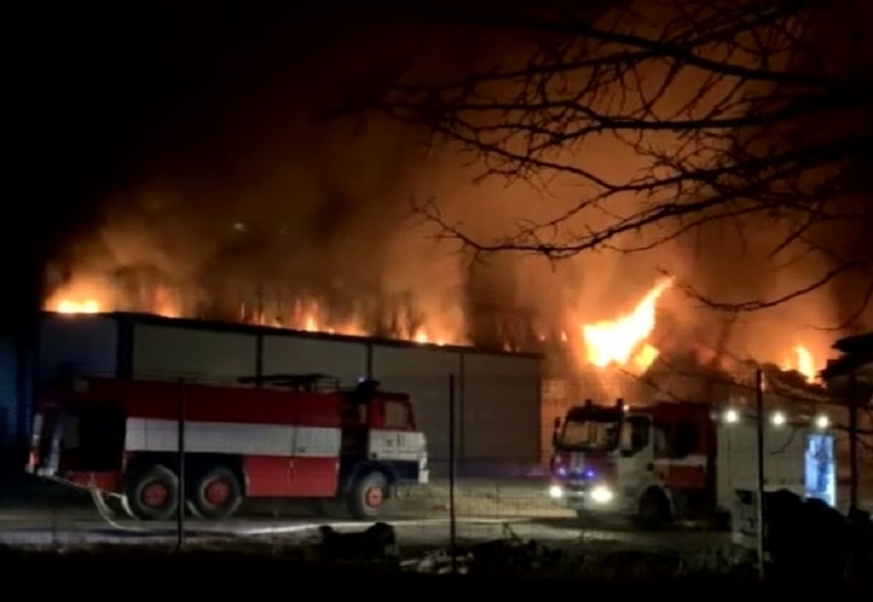 Голям пожар в горял в монтанското село Славотин съобщиха от