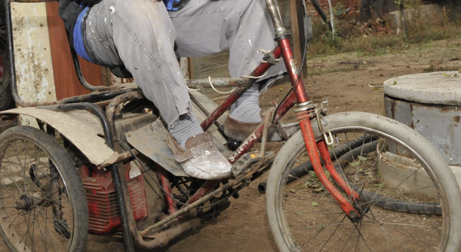 Пиян мъж е катастрофирал със самоделна триколка във Враца научи