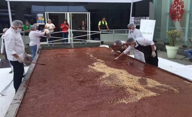 В Перу направиха най-голямото блокче шоколад