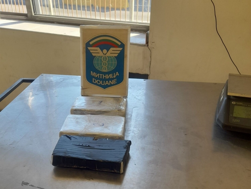 Задържаха кокаин за близо 300 000 евро на „Капитан Андреево” /снимки/