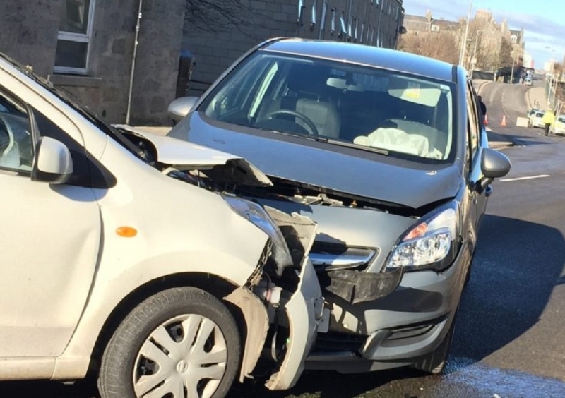 Пиян шофьор е блъснал движещата се пред него кола съобщиха