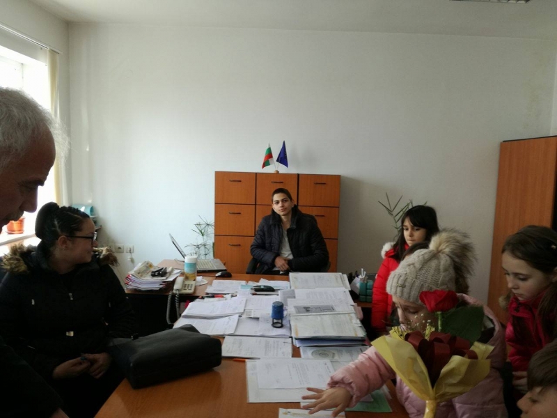 Ученици от СУ „Христо Ботев“-Враца посетиха службата по геодезия, картография и кадастър в града