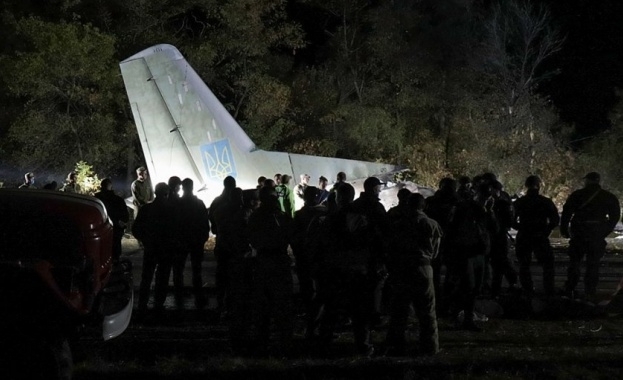 Най-малко 25 души загинаха, след като военнотранспортен самолет Ан-26 се