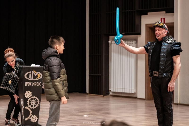 Отбелязаха със спектакъл годишнина от рождението на Мистер Сенко във