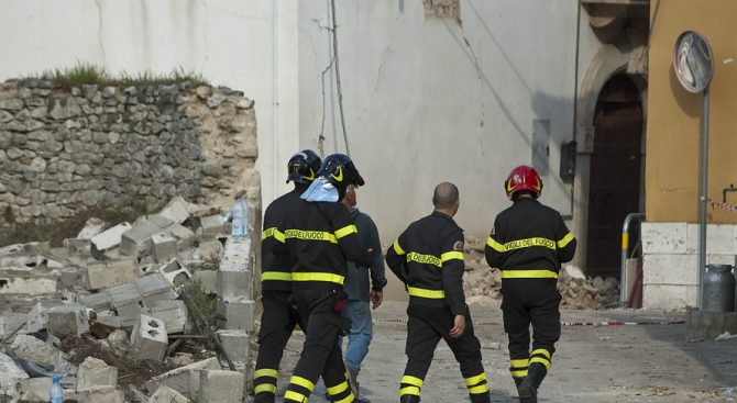 Пожар е унищожил големи количества хуманитарна помощ в складове на