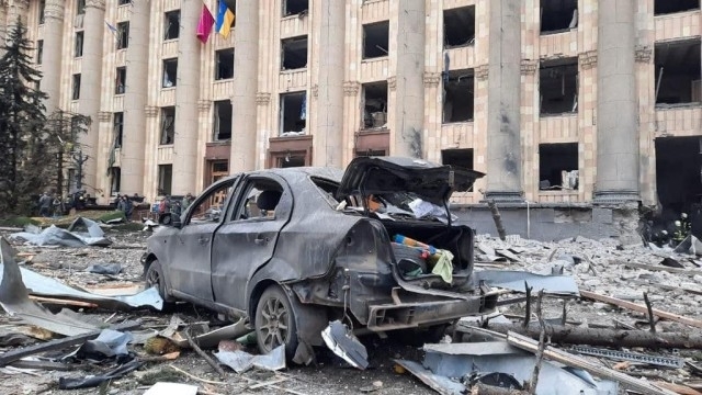 Руски удари засегнаха централната част на Харков Ракета удари сградата