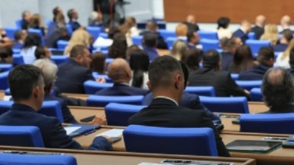 Опитите парламентът да избере председател продължават и днес Това е