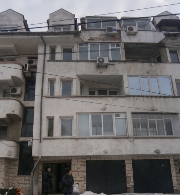 Частен съдебен изпълнител сложи на тезгяха тристаен апартамент в ремонт