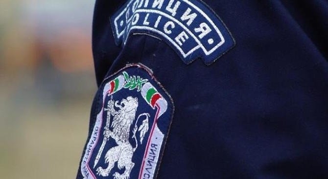 40 годишен мъж ритал полицай и скъсал пагона на униформата му
