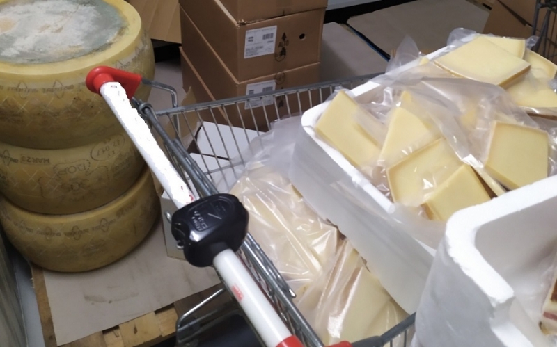 Иззеха над 820 кг месо, колбаси и сирене с изтекъл срок на годност в Пазарджишко