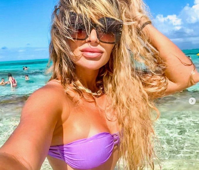 Бразилската моделка на OnlyFans Ана Акива която захвърли църковна служба