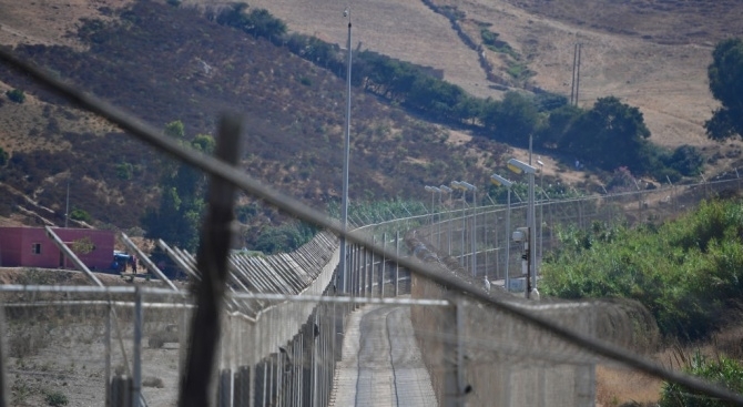 Френските власти ще издигнат ограда по част от границата с