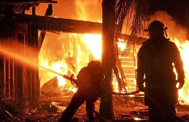 Мъж загина в пламъците на опожарената си къща в троянското