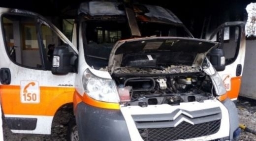 Линейка е пламнала пред Центъра за спешна медицинска помощ в