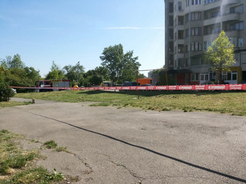 Майка и дъщеря хвърлиха новородено през терасата си в Перник