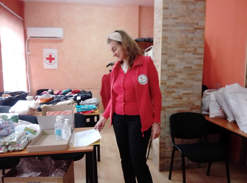 Първи дарения за пострадали и напуснали родината си украинци направиха