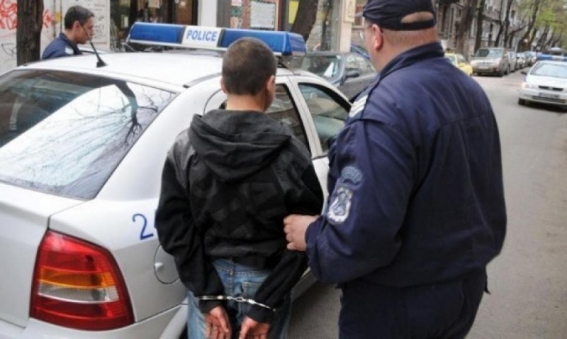 Хлапак задигна пари от касата на кафене във Врачанско предадоха