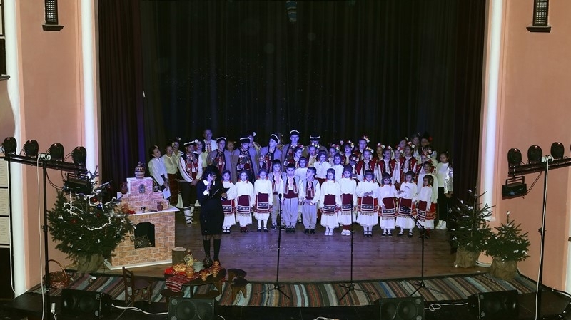 Самодейните колективи при читалище Надежда 1871 в Оряхово представиха Благотворителен