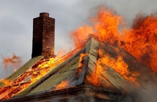 Два пожара са бушували в частни домове в Монтанско през