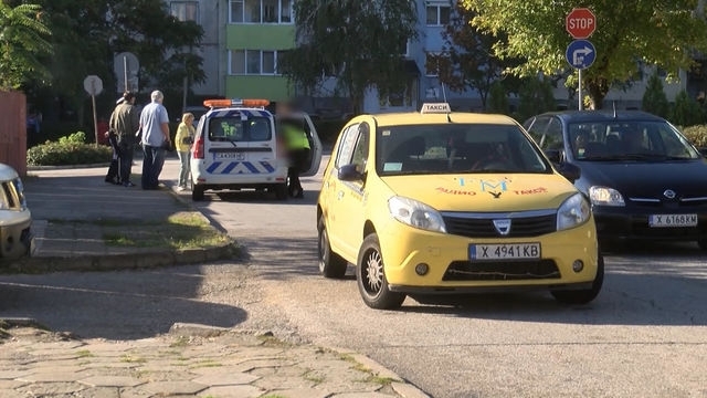 Снимка: Ченгета душат за нелегални таксита в Оряхово