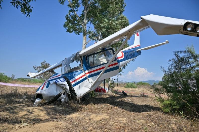 Двама души са загинали при катастрофата на малък туристически самолет