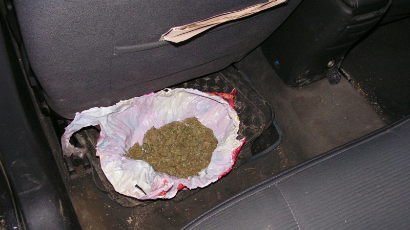 Полицията е задържала мъж с голямо количество билка за пушене