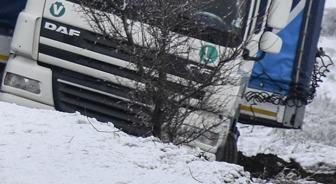 Временно е ограничено движението по автомагистрала Тракия в района на