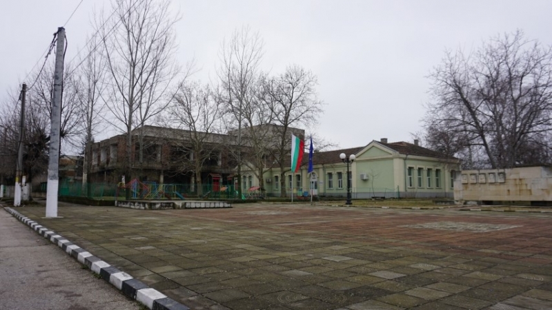 ЧСИ сложи на тезгяха къща с парцел във врачанско село /снимки/